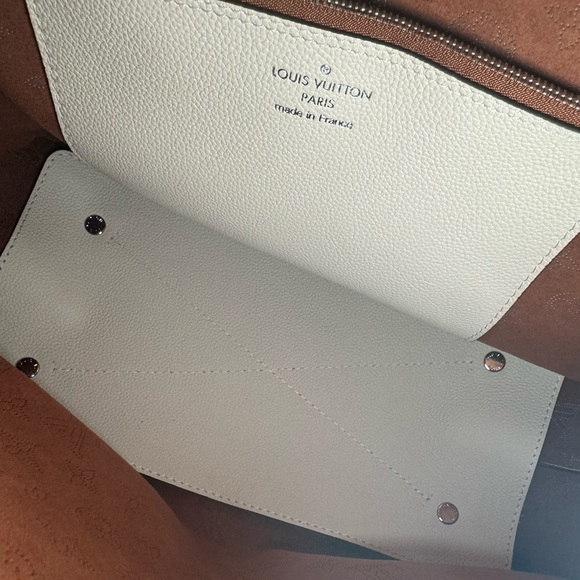 Authentic Louis Vuitton Monogram
Carmel Hobo Mahina Leather Shoulder
Tote Bag - Picture 10 of 10